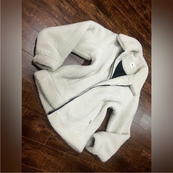 Vans Tops - Vans Sherpa sweater‎